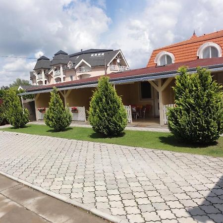 Apartmany Usmev Velky Meder Ngoại thất bức ảnh